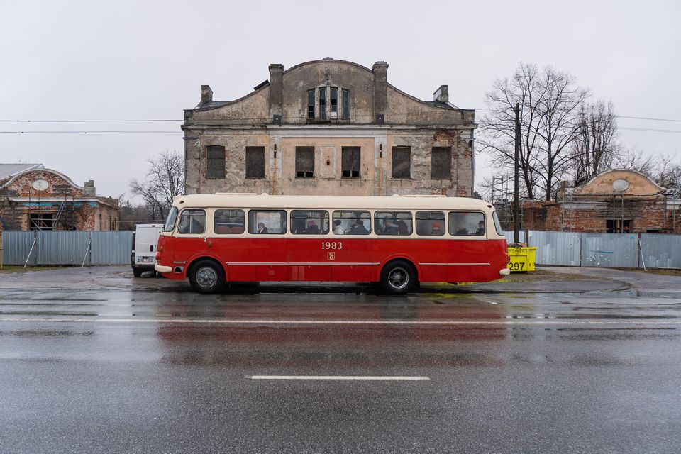 Uratowana Modlińska 257 i stuletni sąsiad z Płud | wycieczka zabytkowym autobusem