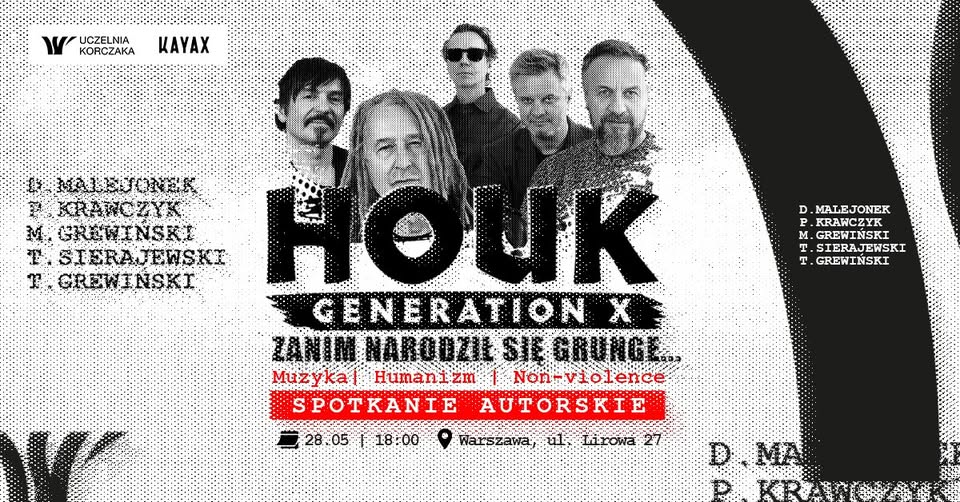 Wieczorny plenerowy koncert jazzowy z saksofonistą pod ciepłym oświetleniem i uważnie siedzącą publicznością na festiwalu w parku