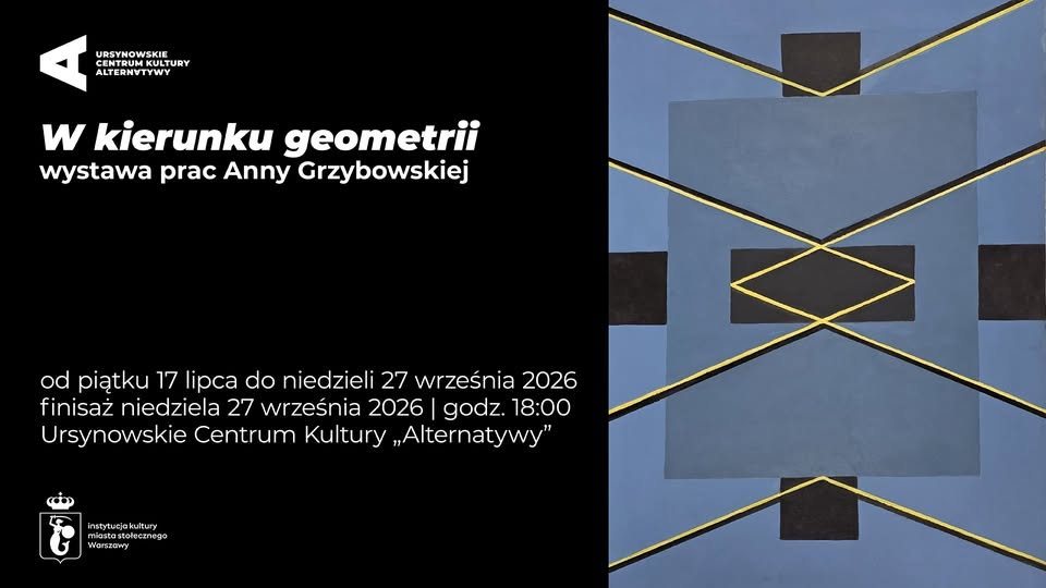 Tłoczny wieczorny koncert plenerowy, światła sceniczne rzucają ciepłe bursztynowe i fioletowe odcienie na wiwatującą publiczność, energetyczna atmosfera i zarys zespołu występującego pod girlandami świateł