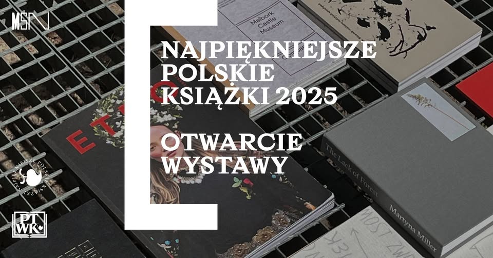 Tłoczny wieczorny festiwal muzyczny na świeżym powietrzu ze sceną oświetloną ciepłym bursztynowym i magentowym światłem, żywa publiczność tańcząca pod girlandami świateł i miejski pejzaż w tle