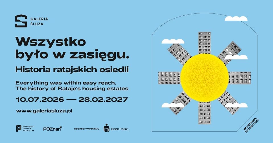 Tłumny wieczorny koncert plenerowy z oświetloną sceną i wiwatującą publicznością wśród kolorowych reflektorów, pełna energii atmosfera festiwalu muzyki na żywo